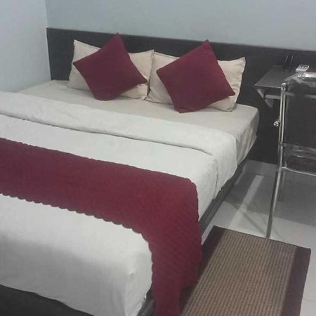 Hotel O Home Aditya Inn Suits Homestay Ayodhya Экстерьер фото
