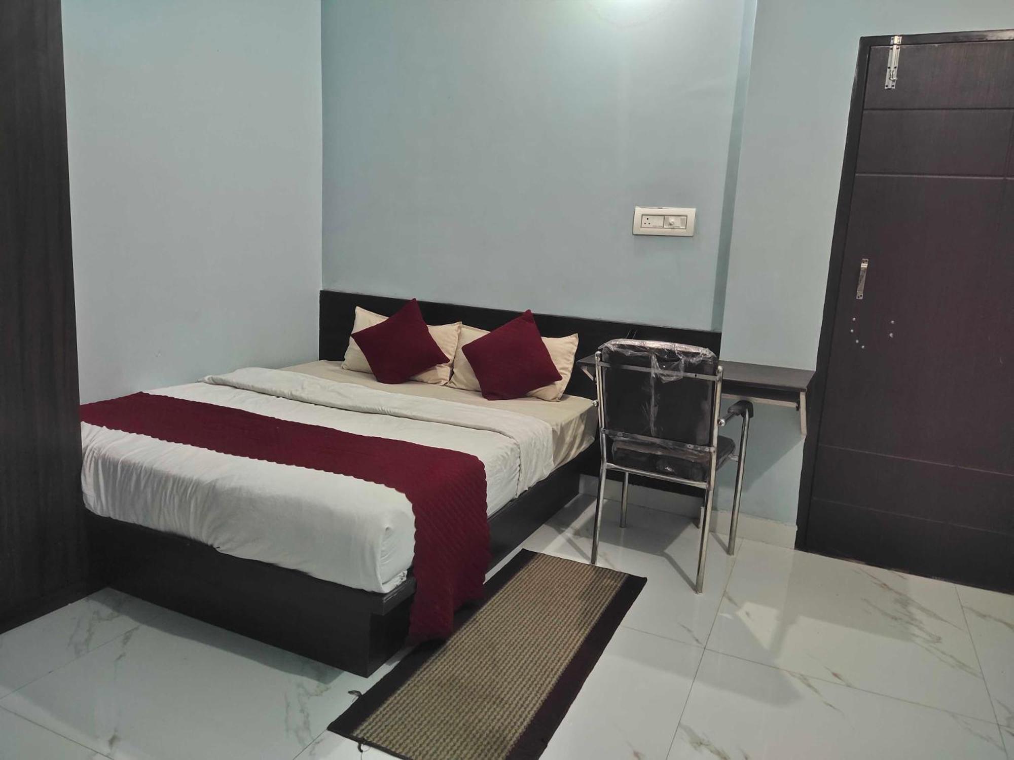 Hotel O Home Aditya Inn Suits Homestay Ayodhya Экстерьер фото